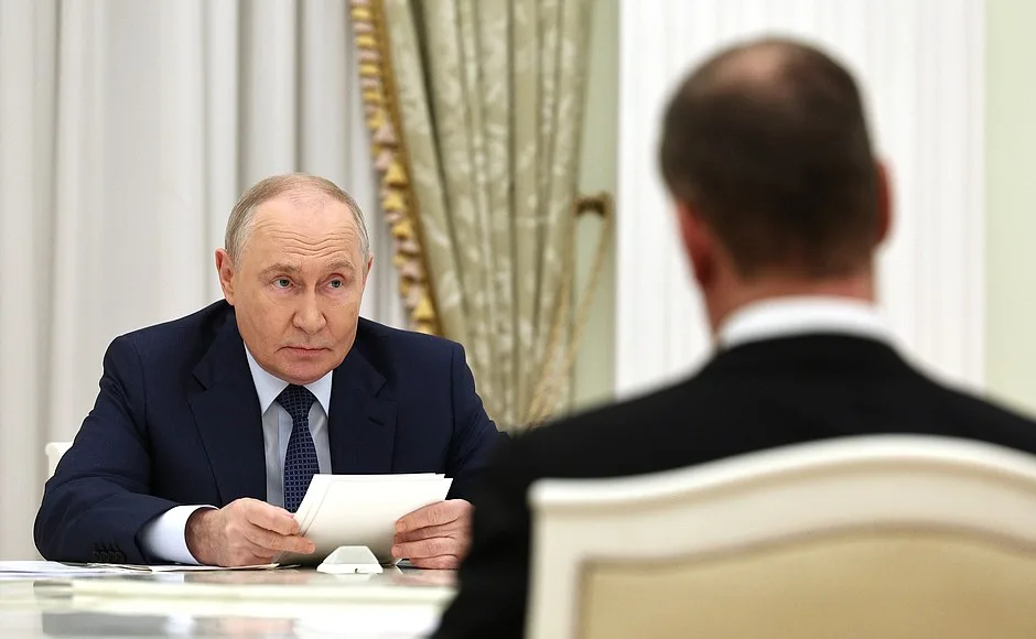 Presidente russo, Vladimir Putin, se reúne com lideranças da Duma estatal para avaliar resultados das eleições parlamentares, em 28 de setembro de 2026