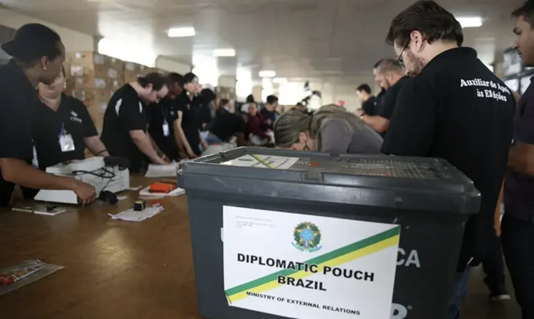Quase 1 milhão de brasileiros no exterior poderão votar nas eleições