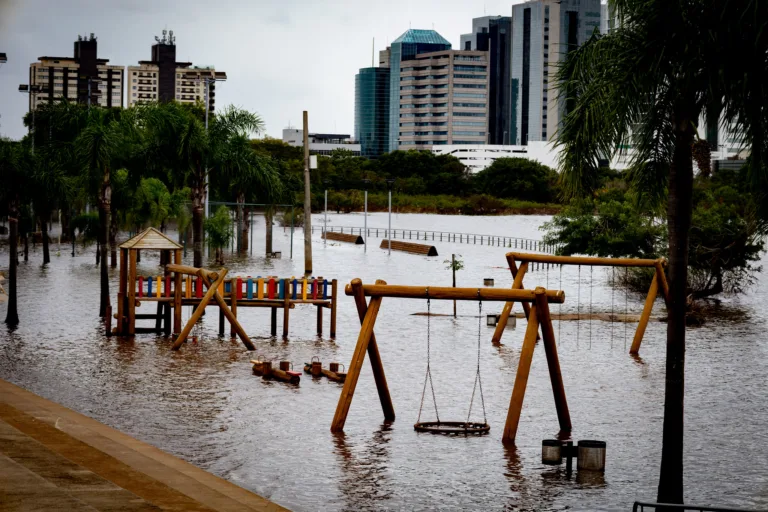 O rastro das águas no Rio Grande do Sul: quando o colapso climático expõe o abismo social