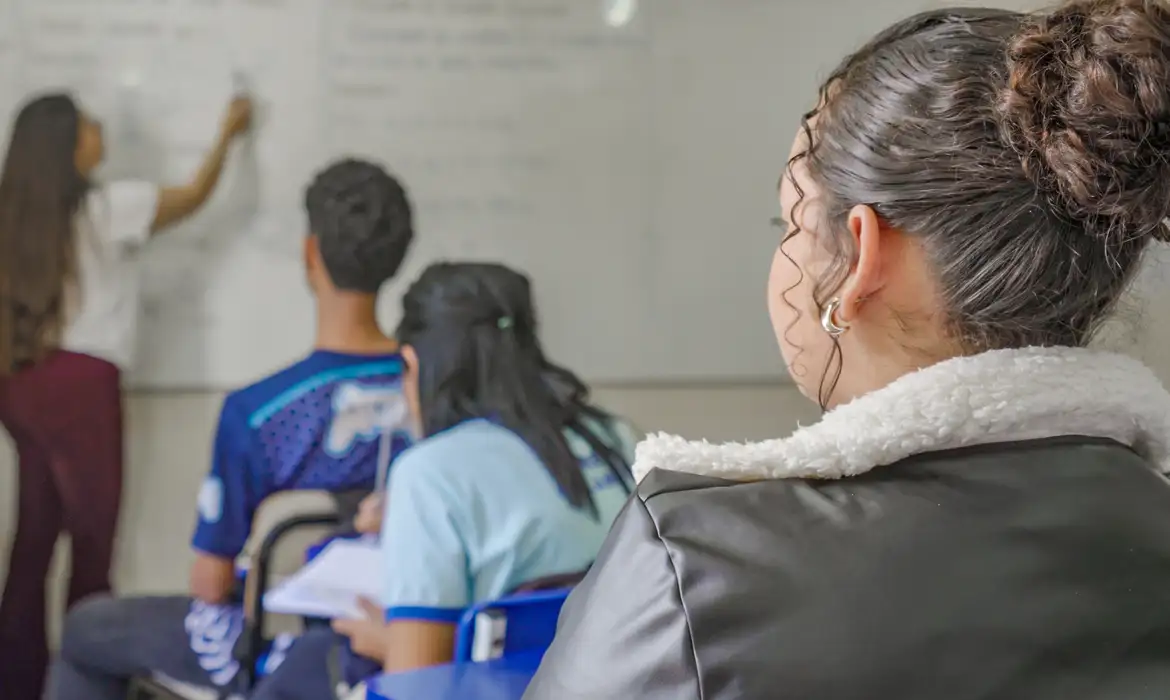 'Todos os profissionais da educação devem se responsabilizar pela valorização da diversidade'
