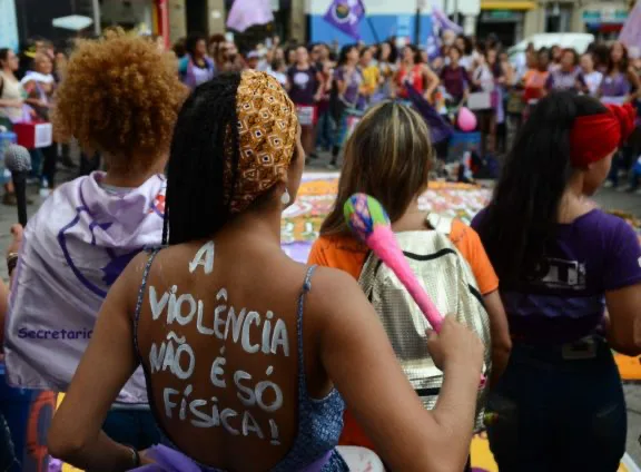 "É preciso enfatizar que a cobertura midiática dos casos de violência contra as mulheres e de feminicídio não deve reforçar preconceitos", salienta Mabel Dias