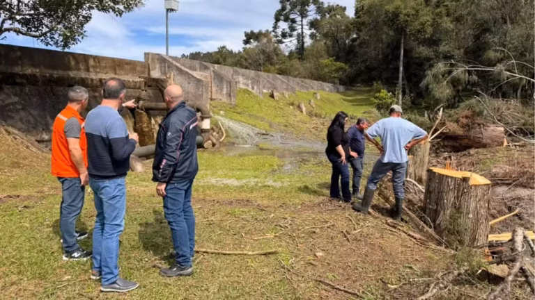 Famílias são evacuadas de área sob risco de colapso de barragem em São Marcos 