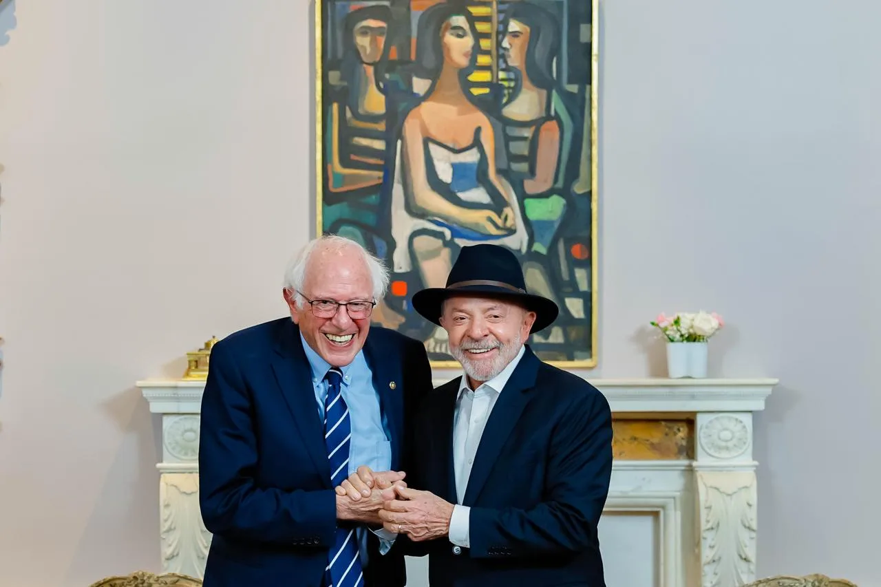 Sanders encontra Lula e defende apoio de progressistas à autodeterminação do Brasil
