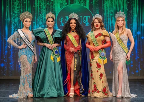 Na foto da esquerda para direita: Luanna Isabelly (Miss Universe Trans 2023, Beatrice Bento (Miss Universe Trans Brasil 2024), Stephany Fonttine (Miss Universe Trans Brasil 2025), Kamilly Bitencourt (Miss Curvy Universe Trans Brasil 2025) e Alê Primo (Miss Universe Trans Brasil 2025 categoria ladies)