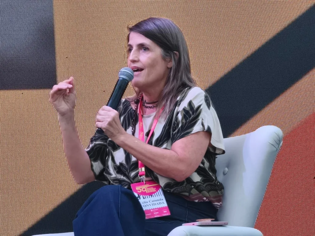 Célia Catunda é cineasta e produtora de animação conhecida por ser criadora de Show da Luna (2014) e Peixonauta (2009)