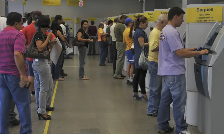 Greve dos bancários começa na Paraíba e paralisa Banco do Brasil e Caixa Econômica 