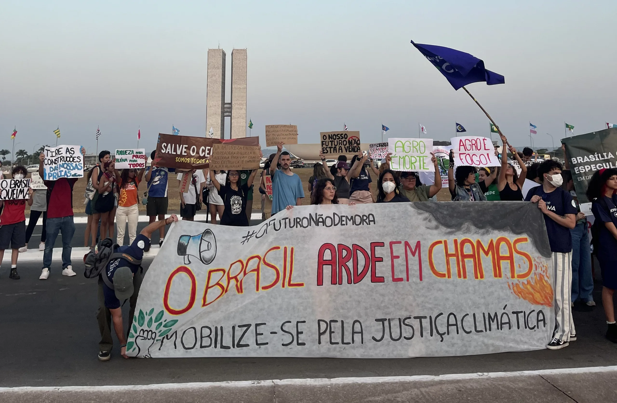 Jovens pelo Clima leva às ruas de Brasília a cobrança por respostas à crise climática
