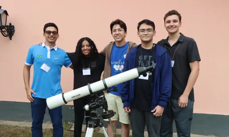 Jovens brasileiros selecionados para a participar da 19ª Olimpíada Internacional de Astronomia e Astrofísica