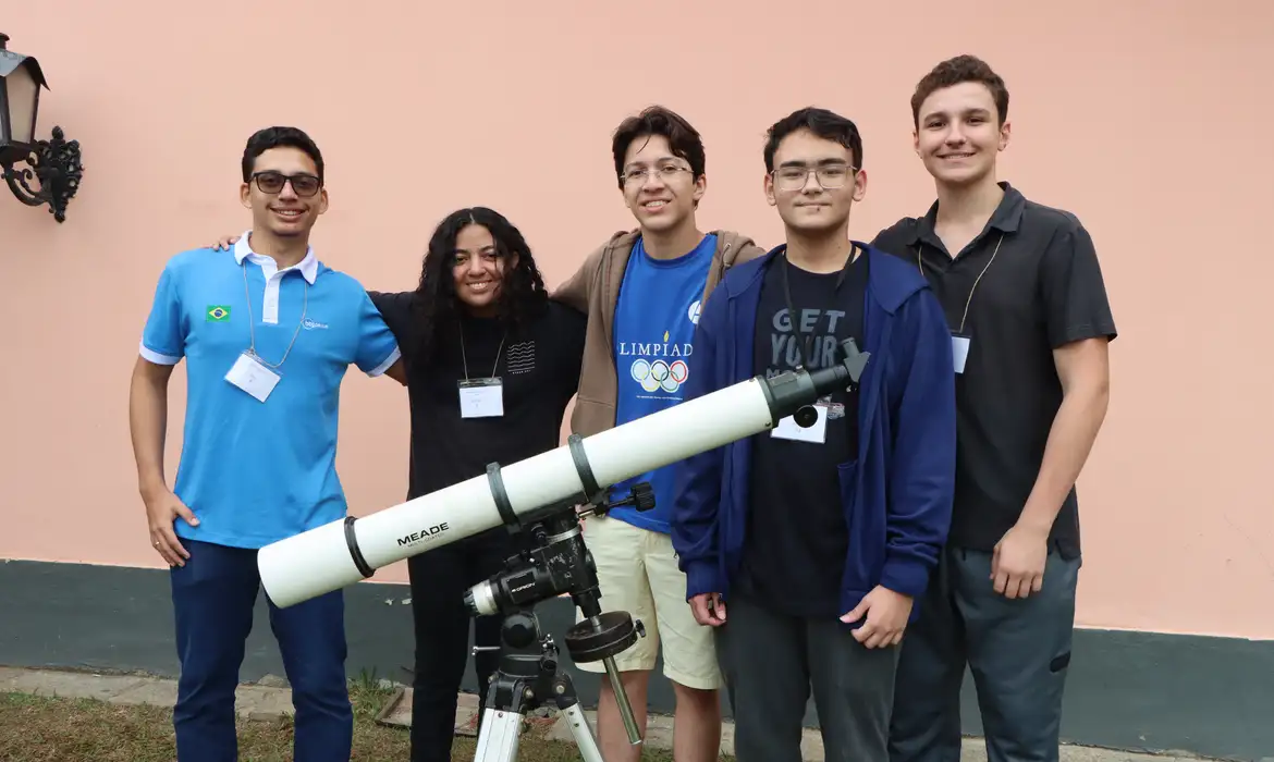 Jovens brasileiros selecionados para a participar da 19ª Olimpíada Internacional de Astronomia e Astrofísica