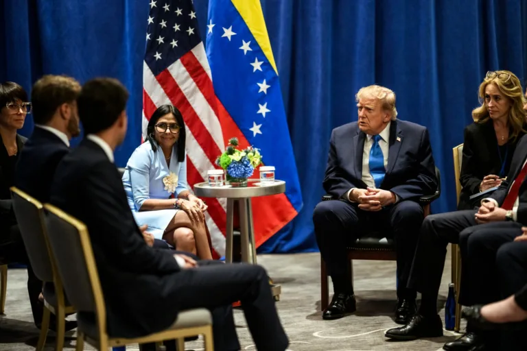 A foto, o gesto e a crítica: nas redes, venezuelanos reagem a encontro de Delcy e Trump