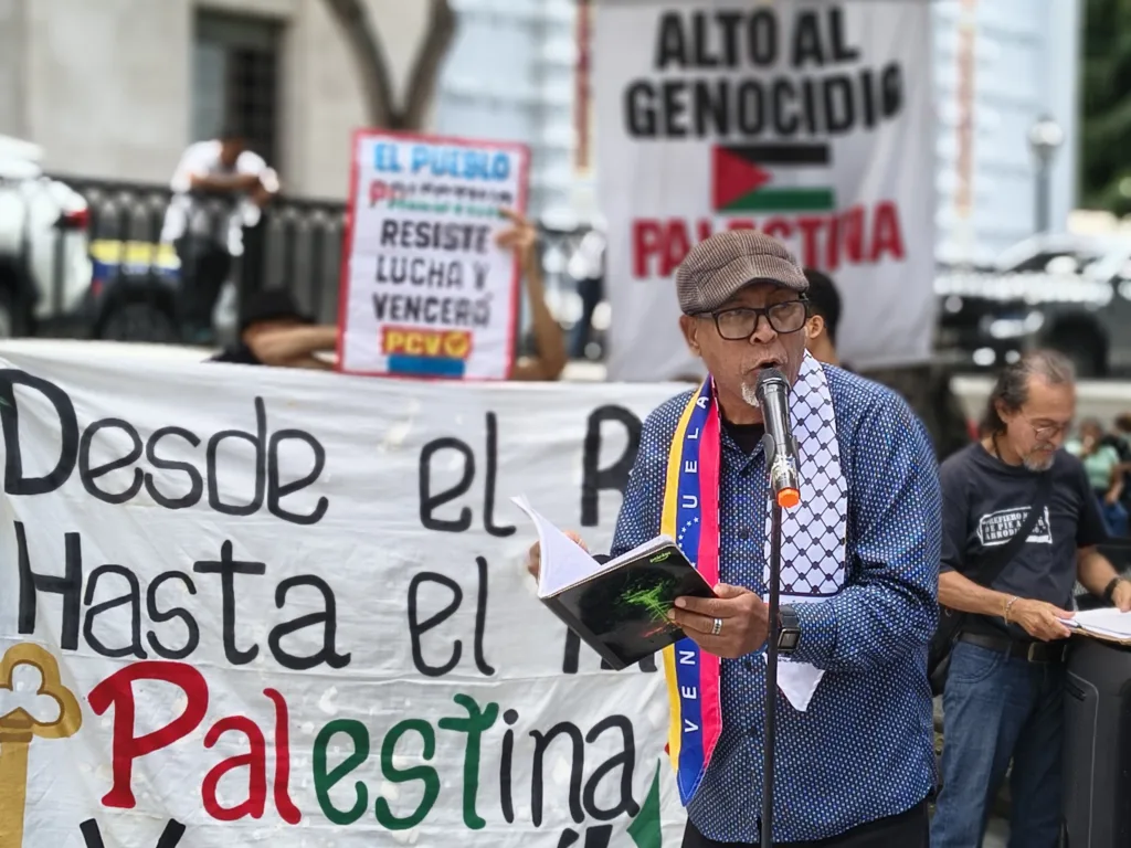 Ato contra o restabelecimento de relações com Israel ocorreu na Praça Bolívar de Caracas, nesta quinta-feira, 3 de agosto de 2026.