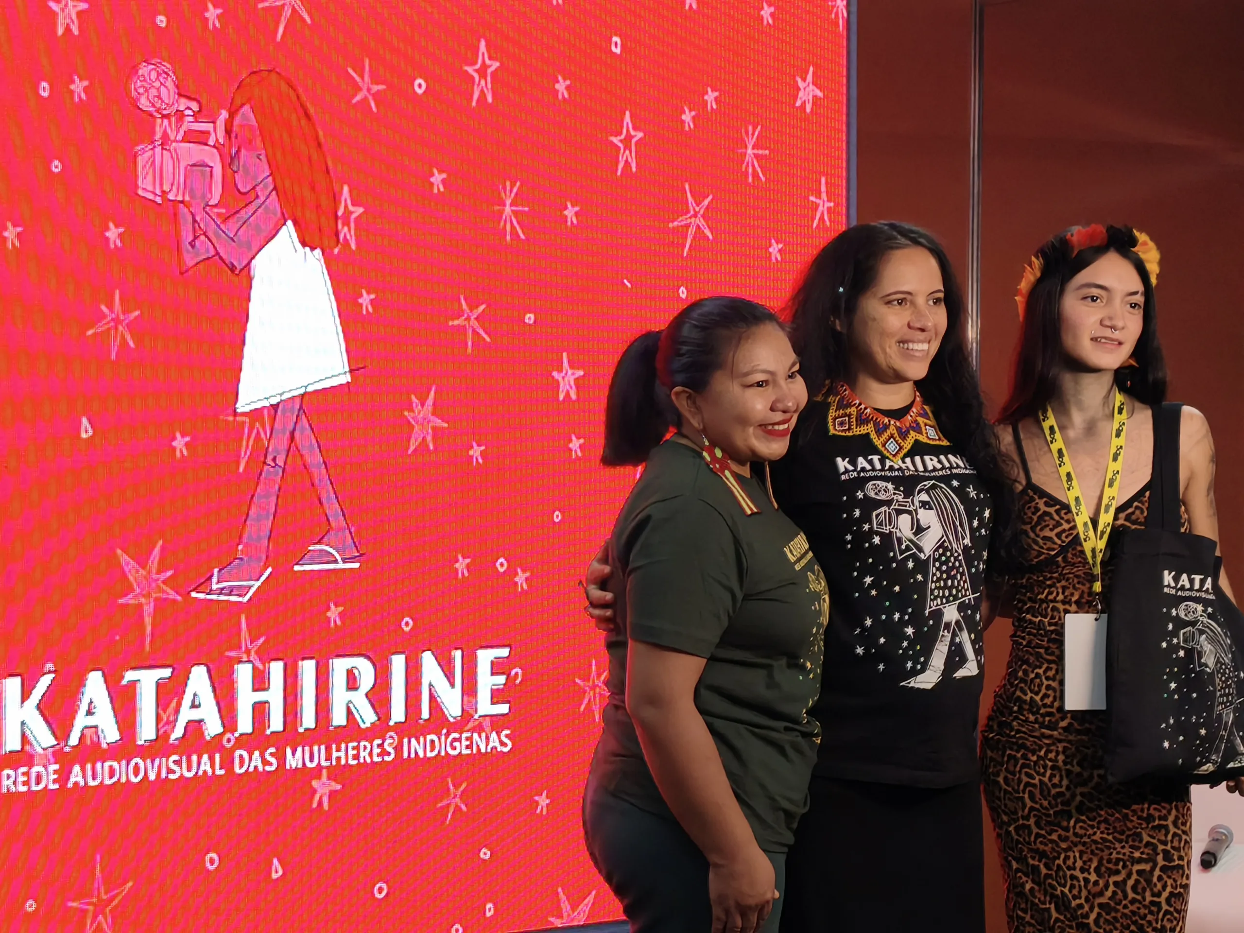 Larissa Tukano, Barbara Matias Kariri e Moiara Kaxuyana no Festival de Brasília do Cinema Brasileiro