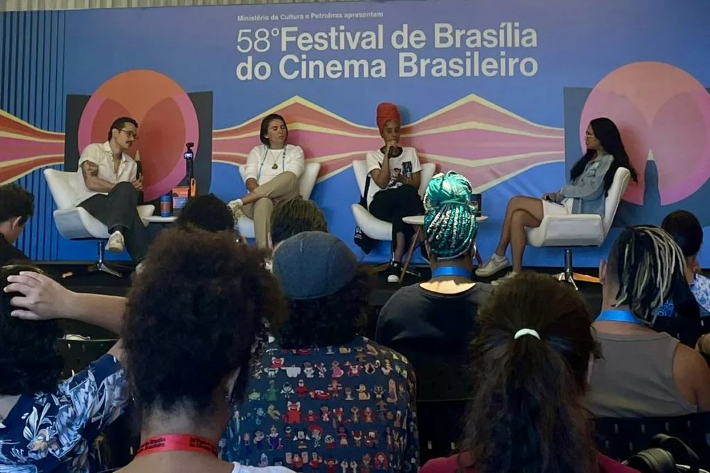 Além das exibições de filmes, o Festival de Brasília do Cinema Brasileiro reúne debates, homenagens e encontros sobre o audiovisual