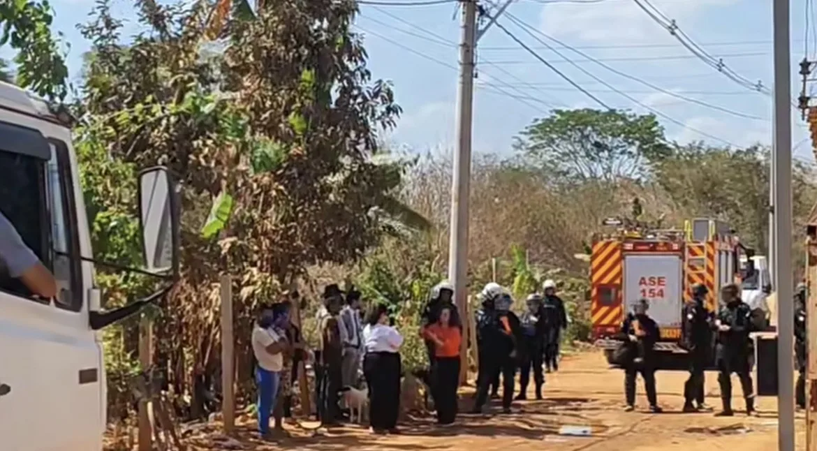 Famílias permanecem na Santa Luzia após novas derrubadas durante desocupação no DF