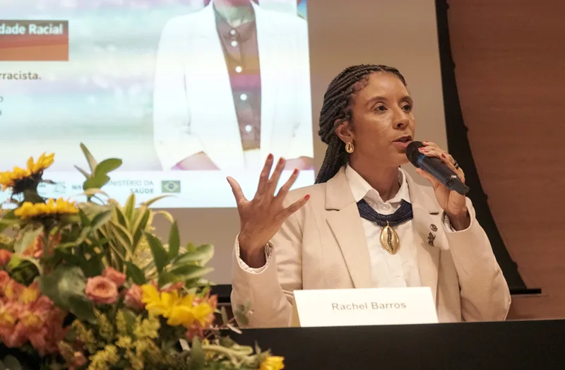 A ministra da Igualdade Racial, Rachel Barros, defendeu o combate ao racismo no SUS durante aula magna no GHC, em Porto Alegre