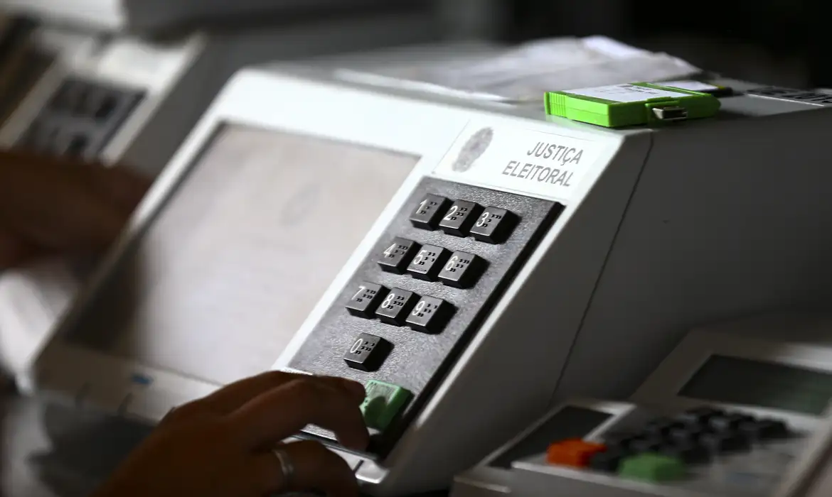 Em nota publicada na segunda-feira (14), o Instituto Justiça Fiscal (IJF) alerta para os riscos de promessas de redução de impostos feitas por candidatos