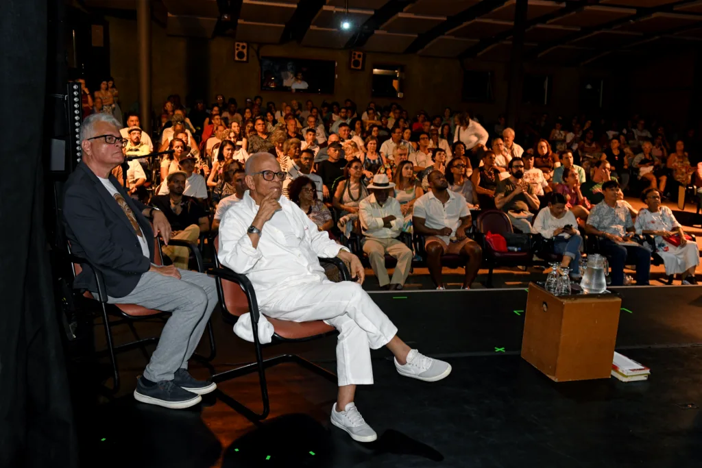 Lançamento da autobiografia de Nei Lopes, o “robusto” menino de Irajá, no Centro Cultural dos Correios (CCC) no Rio de Janeiro