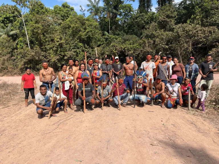 Tornozeleiras para indígenas ameaçados em disputa territorial: a escalada do conflito do dendê 