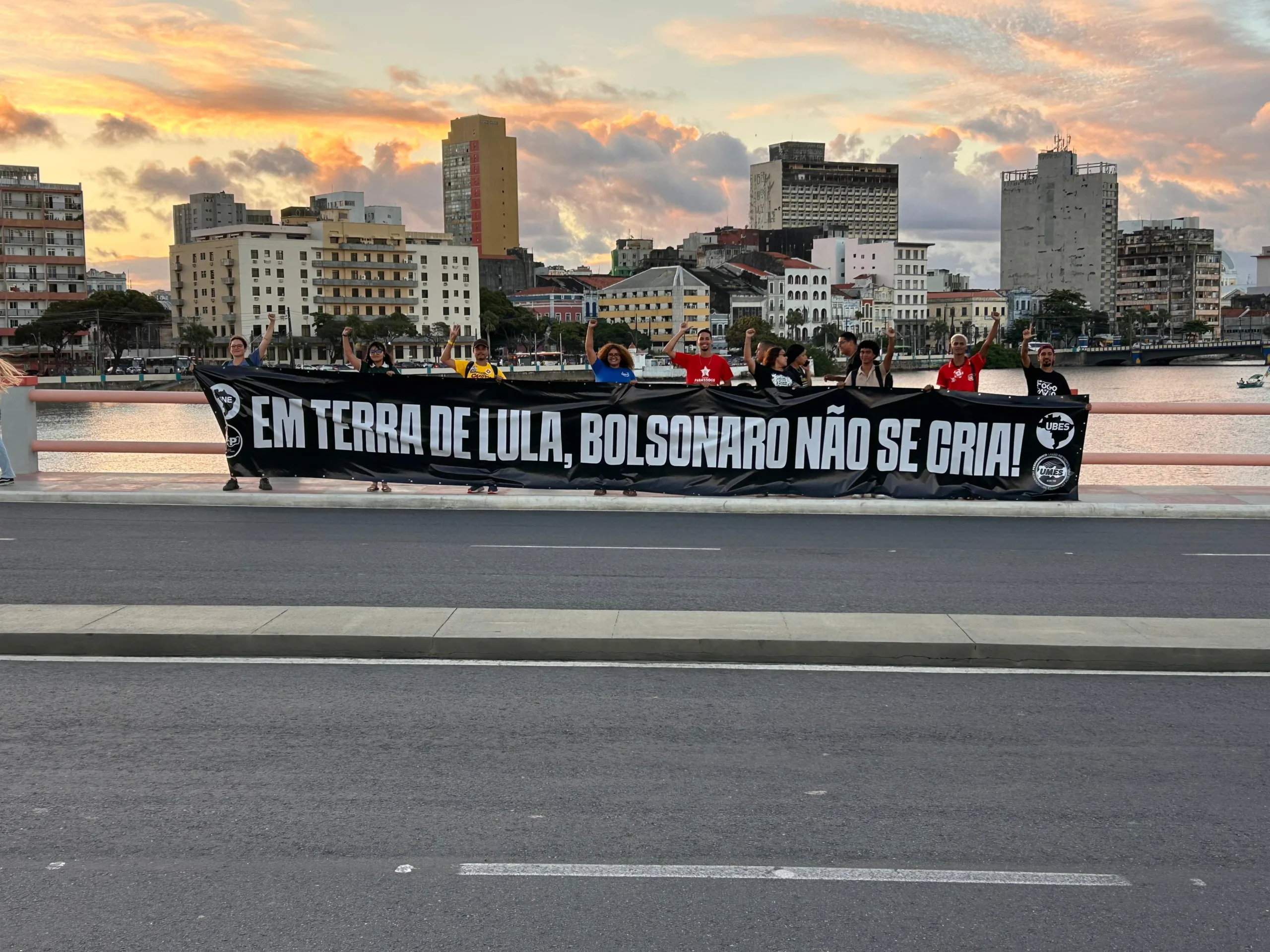 Faixa foi estendida na Ponte Giratória, acesso ao Bairro do Recife