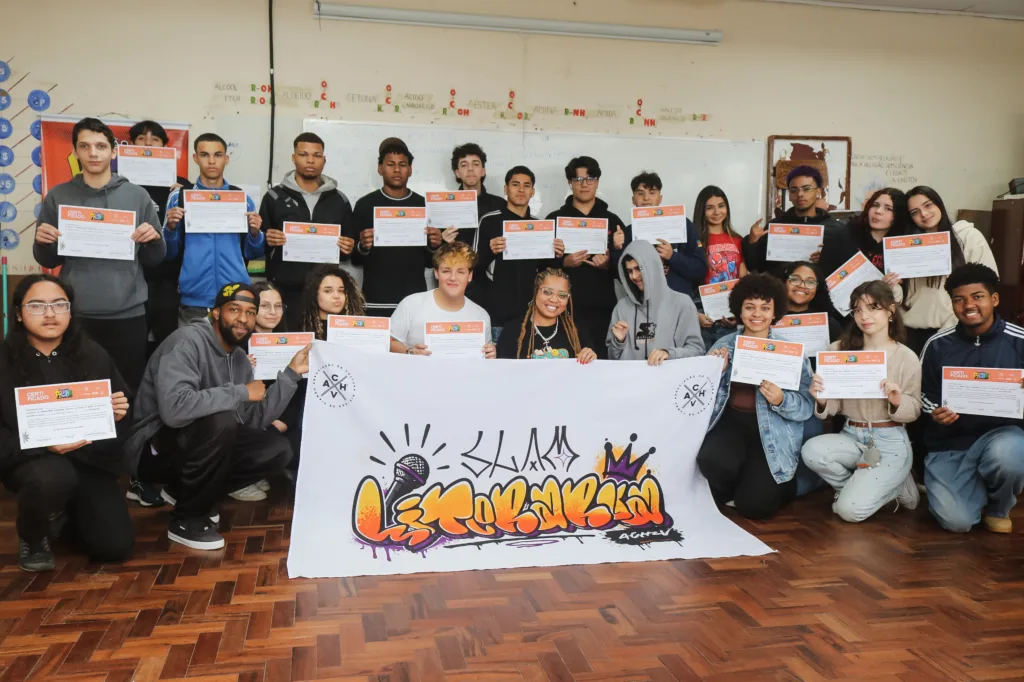 Entre as atividades, três escolas públicas de Viamão receberam oficinas de Slam