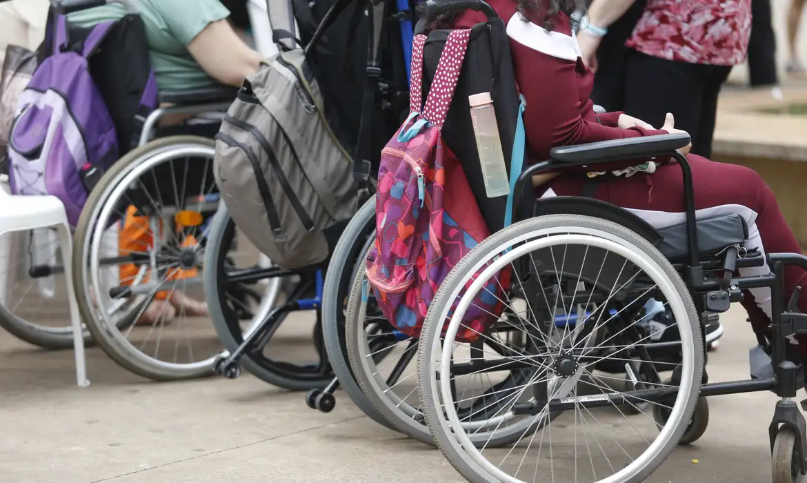Legislação garante direitos às pessoas com deficiência em diferentes áreas da vida cotidiana