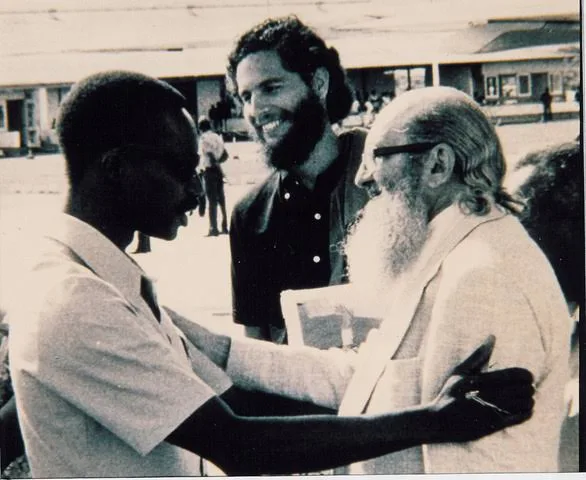 Paulo Freire em visita à Guiné-Bissau