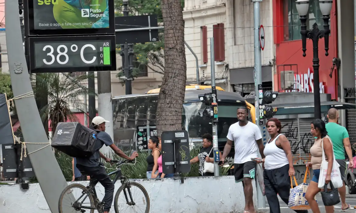 Calor atinge diversas capitais do país