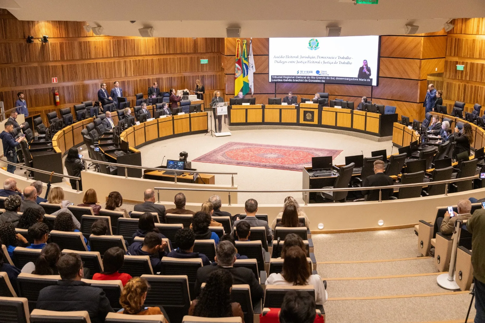 Evento reuniu representantes do TRT-RS e do TRE-RS na sexta-feira (28), em Porto Alegre, para debater o combate ao assédio eleitoral