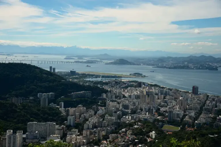 Regulação do Airbnb: aluguel por temporada pressiona preços e dificulta acesso à moradia no Rio