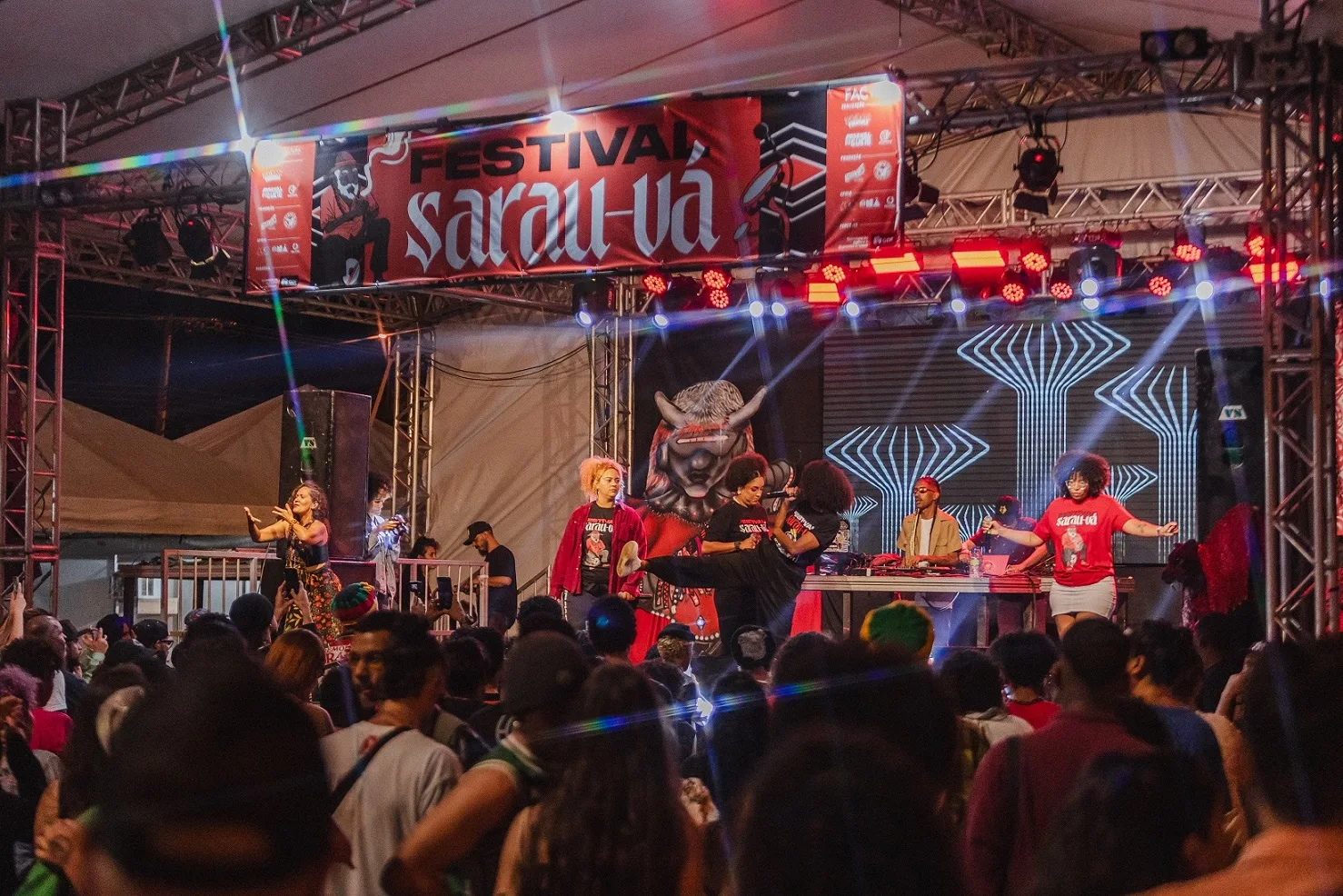 Programação reúne poesia periférica, teatro, circo, shows e feiras em diferentes regiões de Brasília entre quinta (17) e domingo (20)