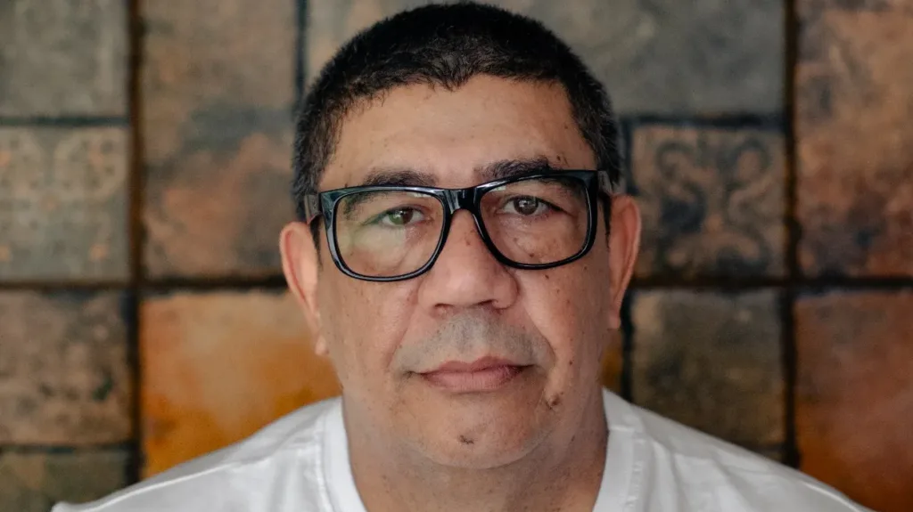 Fotografia do poeta Sérgio Vaz