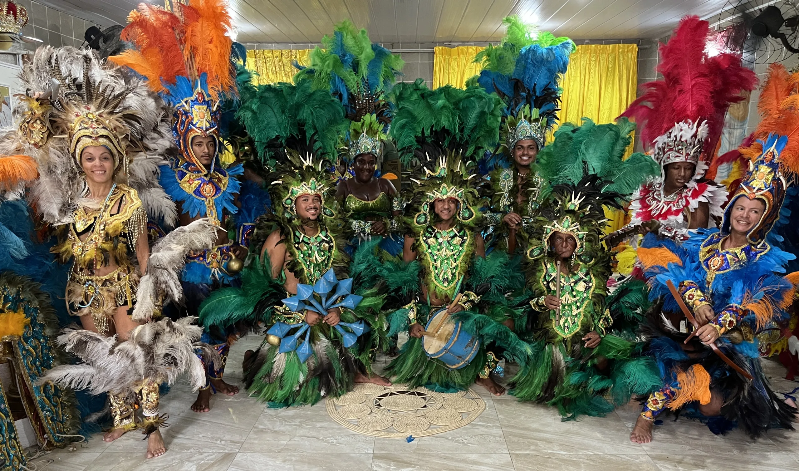 Tribo Carijós, grupo de caboclinho mais antigo de Pernambuco, recebe mestras e mestres