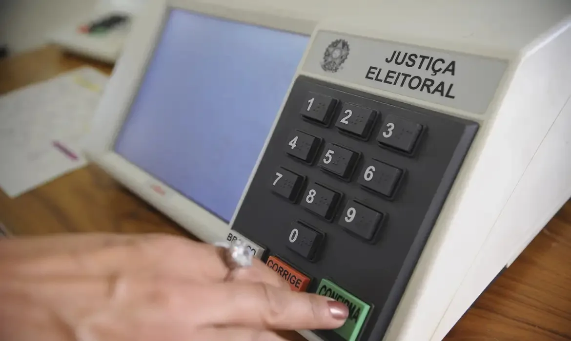 Pesquisa aponta para estabilidade no cenário eleitoral no Paraná.
