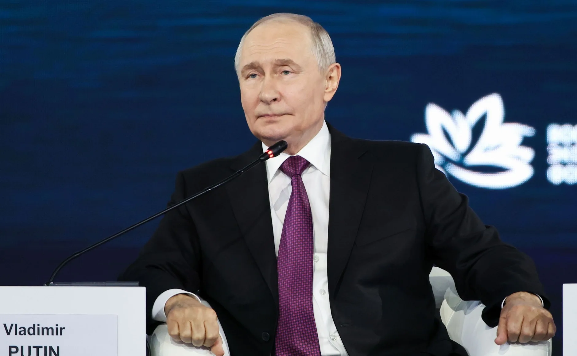 Presidente russo, Vladimir Putin, discursa na sessão plenária do Fórum Econômico do Oriente, em Vladivostok, em 3 de setembro de 2026