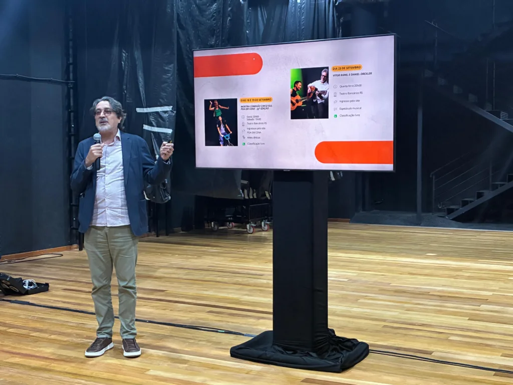 Vitor Ortiz, produtor e gestor cultural responsável pela programação do Teatro Bancários RS.