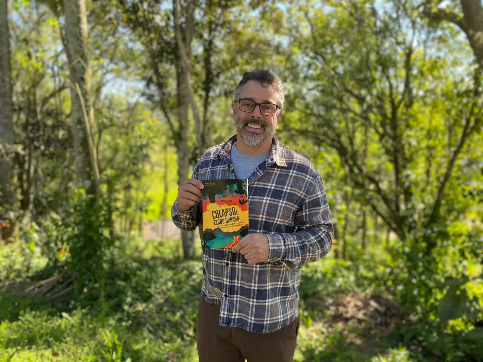 No livro, Eurico Vianna aborda planejamento rural, produção de alimentos, autonomia, conhecimento generalista e a relação entre as necessidades das famílias e as características dos territórios onde vivem