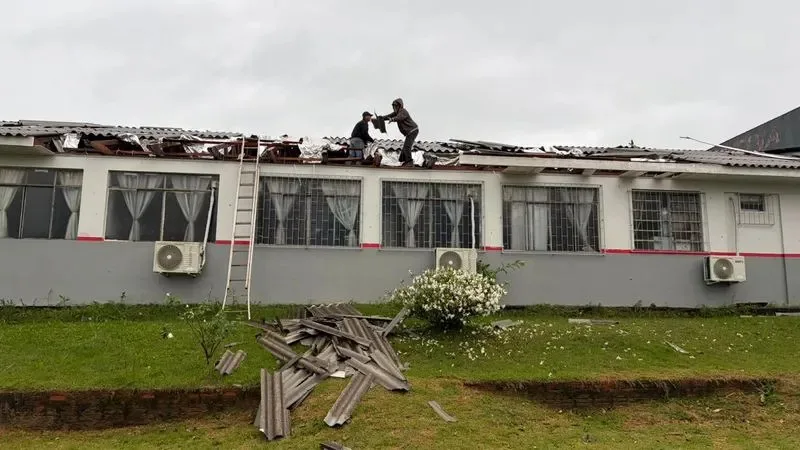 Duas escolas foram afetadas no interior do estado.