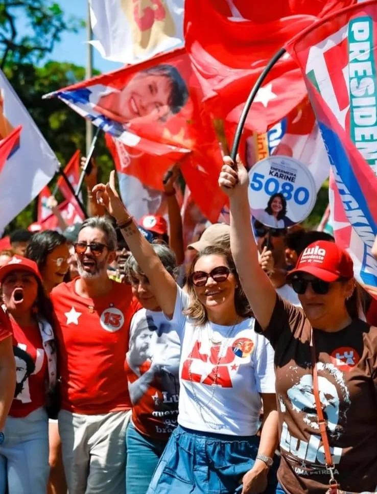 Janja da Silva participa de caminhada em Brasília