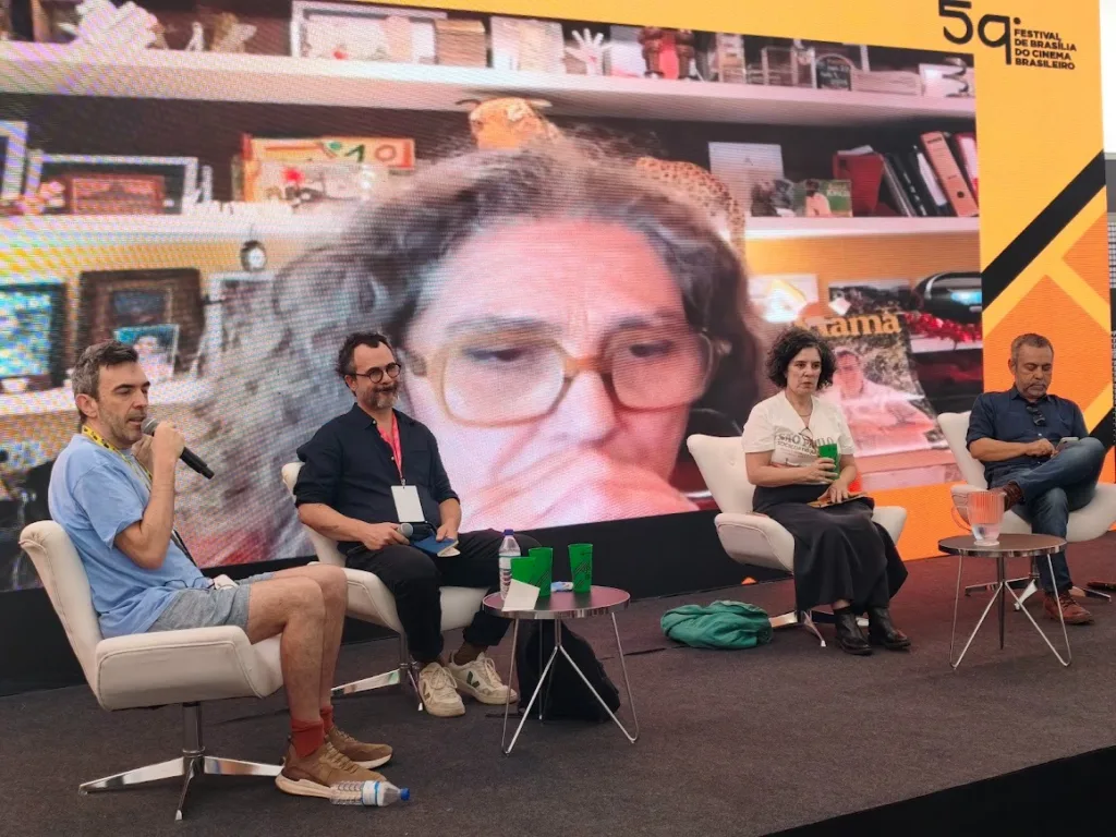 Tata Amaral, Rodrigo Siqueira, Anna Muylaert e Nilson Rodrigues durante painel na Conferência do Festival de Brasília do Cinema Brasileiro