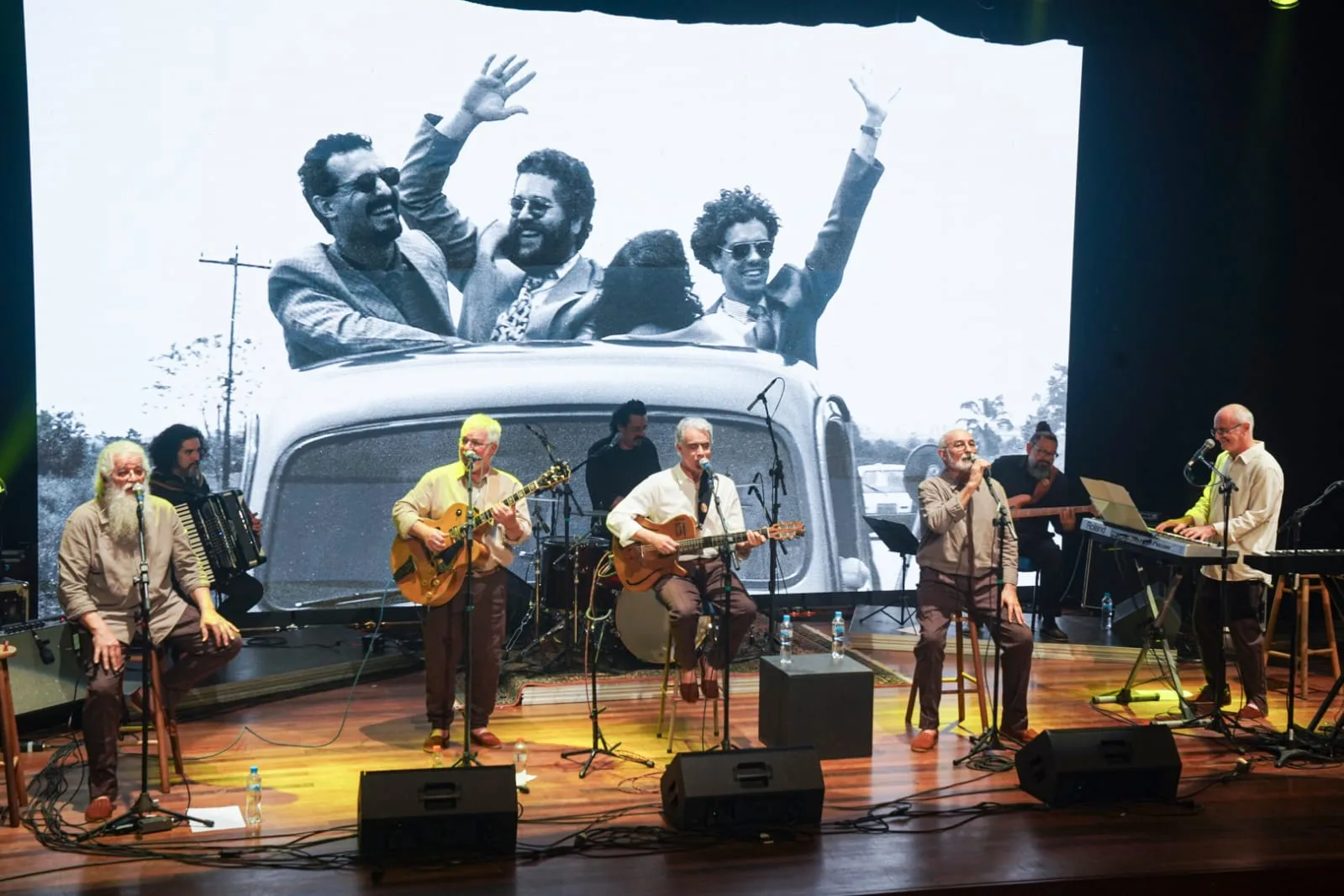 Tambo do Bando se apresenta em Porto Alegre com repertório que reúne canções autorais e homenagem ao letrista Luiz Sergio Metz
