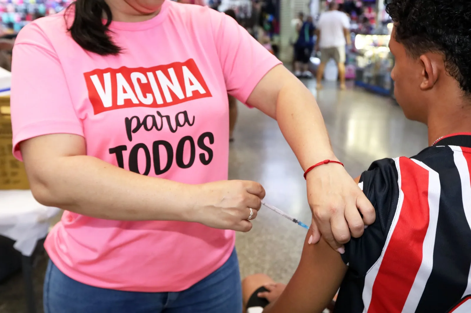 Vacinação para além dos postos: DF amplia ações e se aproxima de 3 milhões de doses aplicadas em 2026