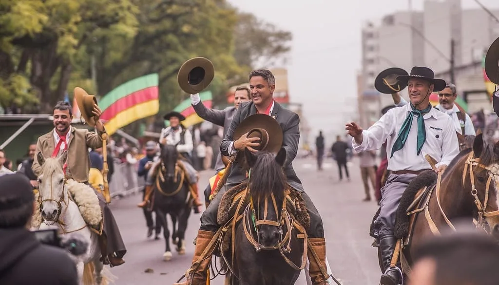 Luciano Zucco participou do Desfile Farroupilha em Alegrete, sua cidade natal, no Dia do Gaúcho