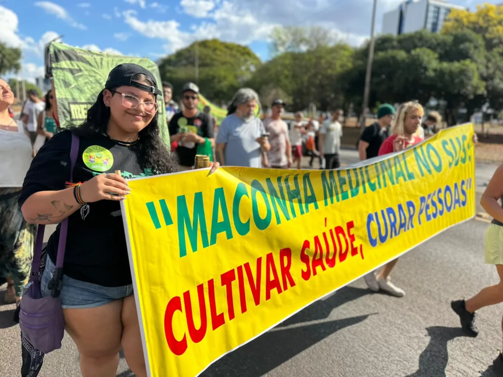 Em Brasília, participantes da marcha pediram maconha medicinal no SUS