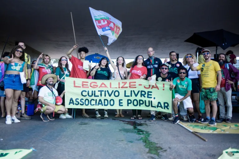 Marcha da Maconha ocupa o Eixão em defesa da legalização e do acesso à cannabis medicinal