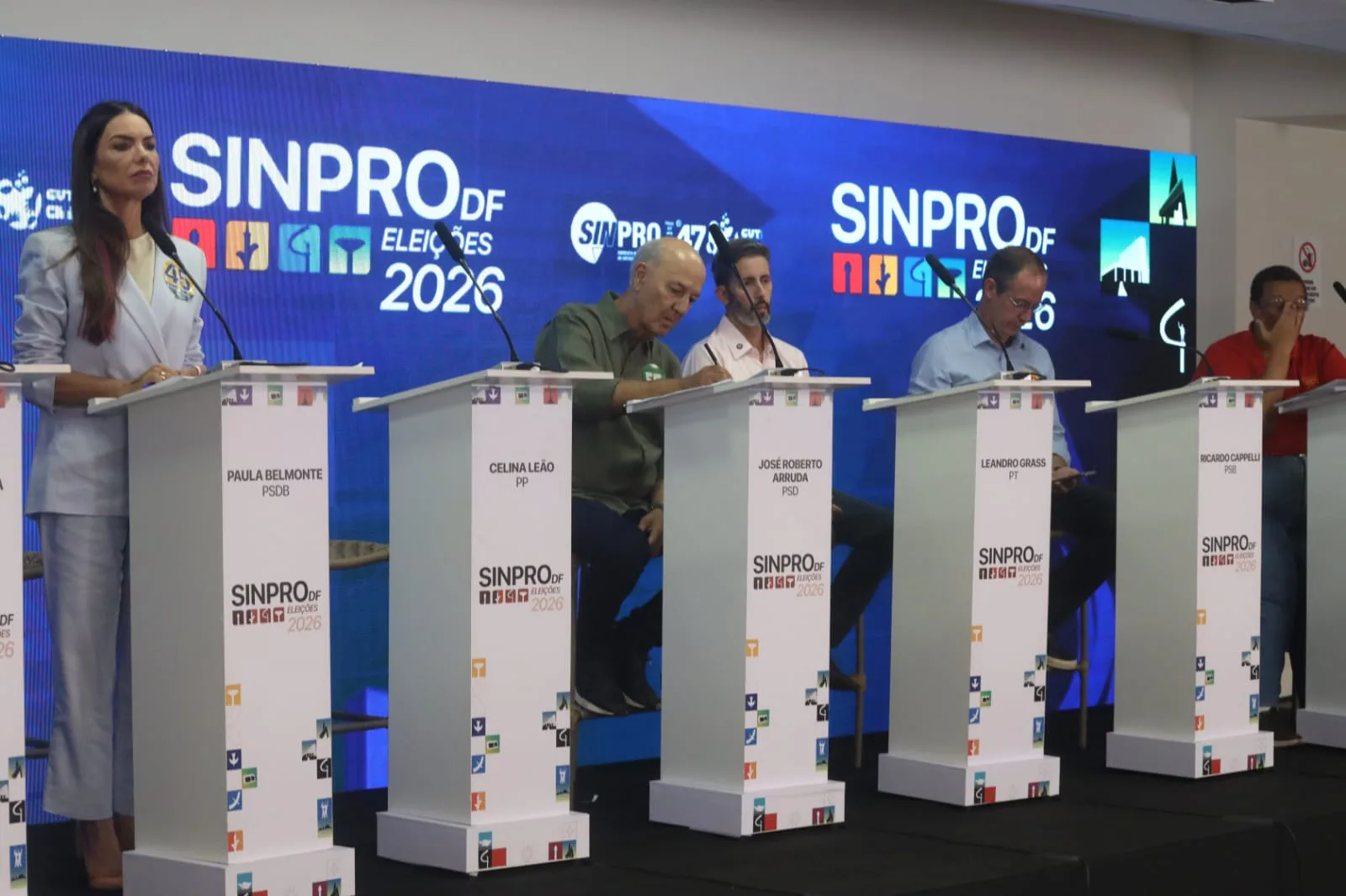 José Roberto Arruda (PSD), Ricardo Cappelli (PSB), Kiko Caputo (Novo), Leandro Grass (PT), Paula Belmonte (PSDB), Professor Robson (PSTU) e Professora Samara Mineiro (UP) participaram do debate
