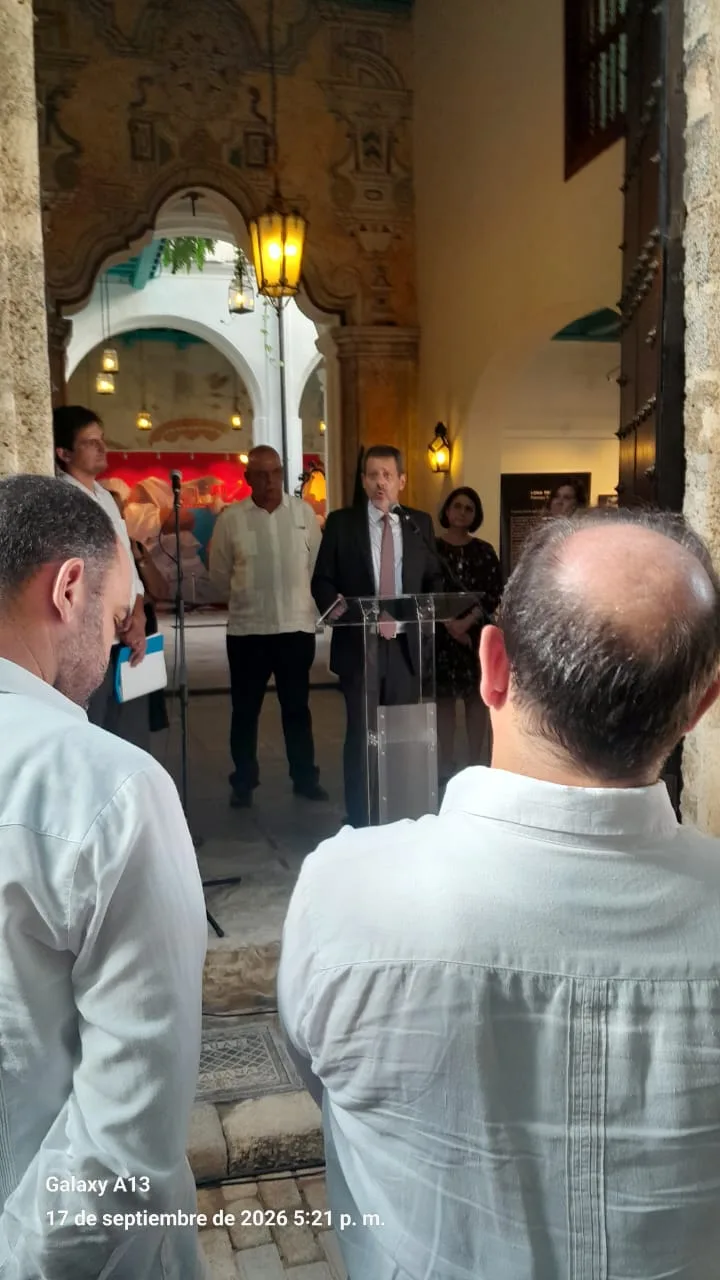 O embaixador brasileiro em Cuba, Christian Vargas, em solenidade da inauguração da Casa Brasil em Havana