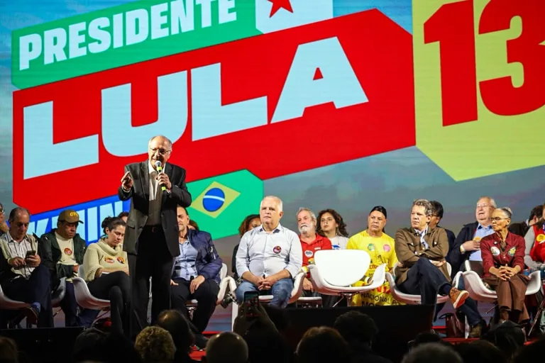 Em espaço do MST, Alckmin participa de encontro com movimentos populares