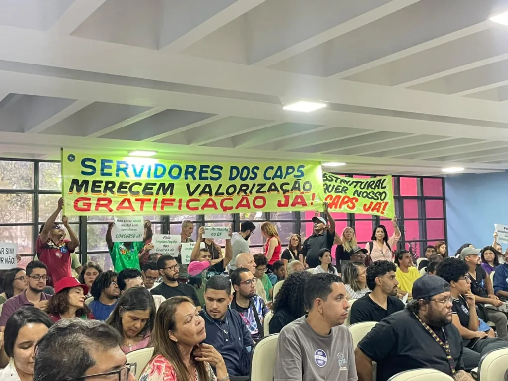 Trabalhadores reivindicam valorização e gratificação durante o ato em defesa da ampliação da Rede de Atenção Psicossocial