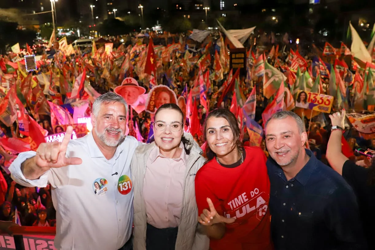 Paulo Pimenta, Juliana Brizola, Manuela d'Ávila e Edegar Pretto na mobilização da esquerda, no sábado (26), em Porto Alegre