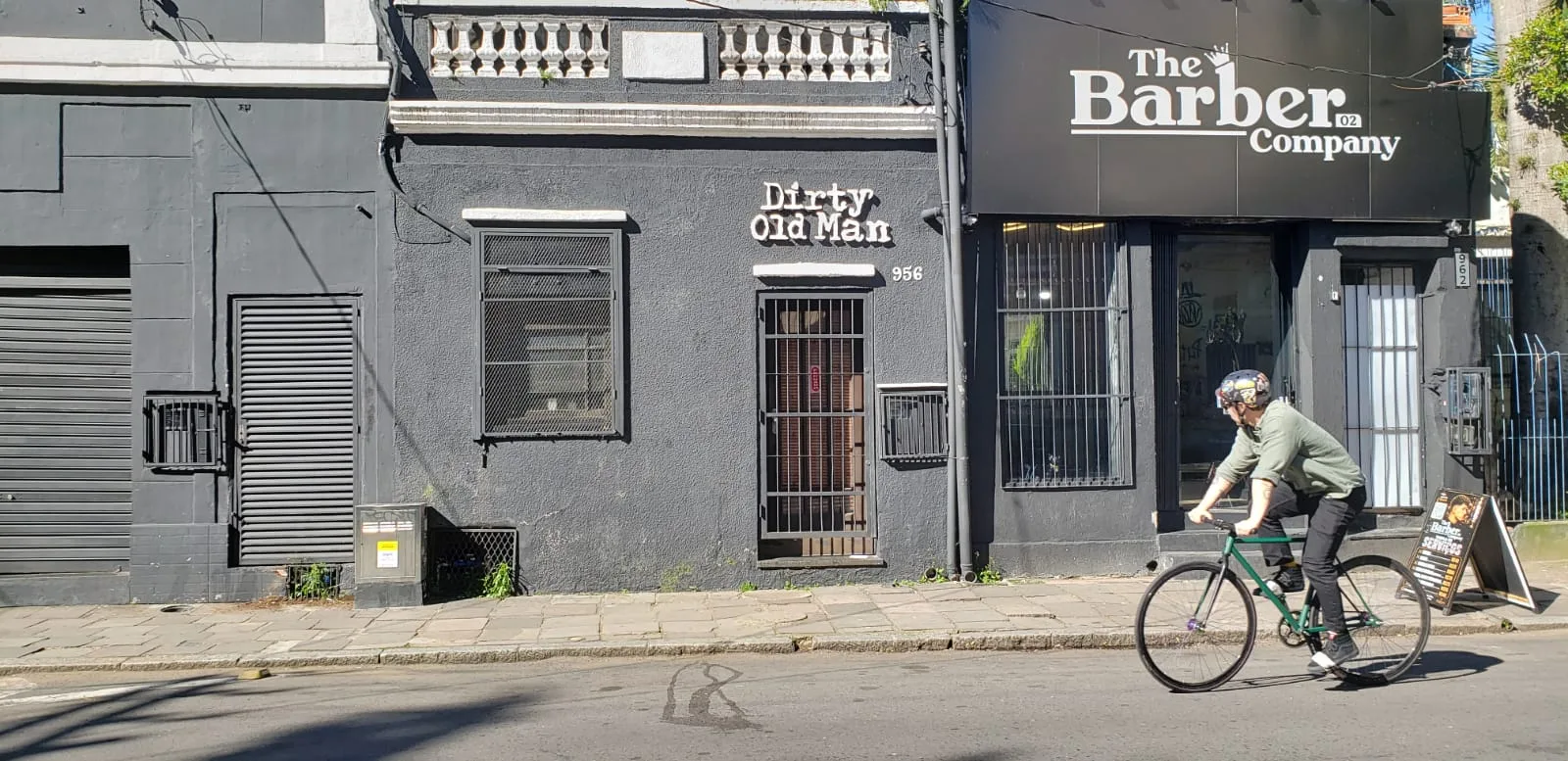 Old Dirty Man, o bar de quem sabe beber, conversar, combater os fascistas e gosta do escritor Bukowski